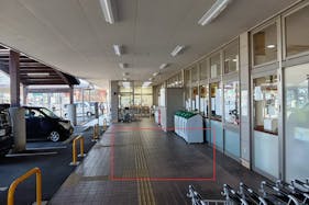 【Aコープくしだ店】食物販や販促イベントに最適な入口横軒下スペース