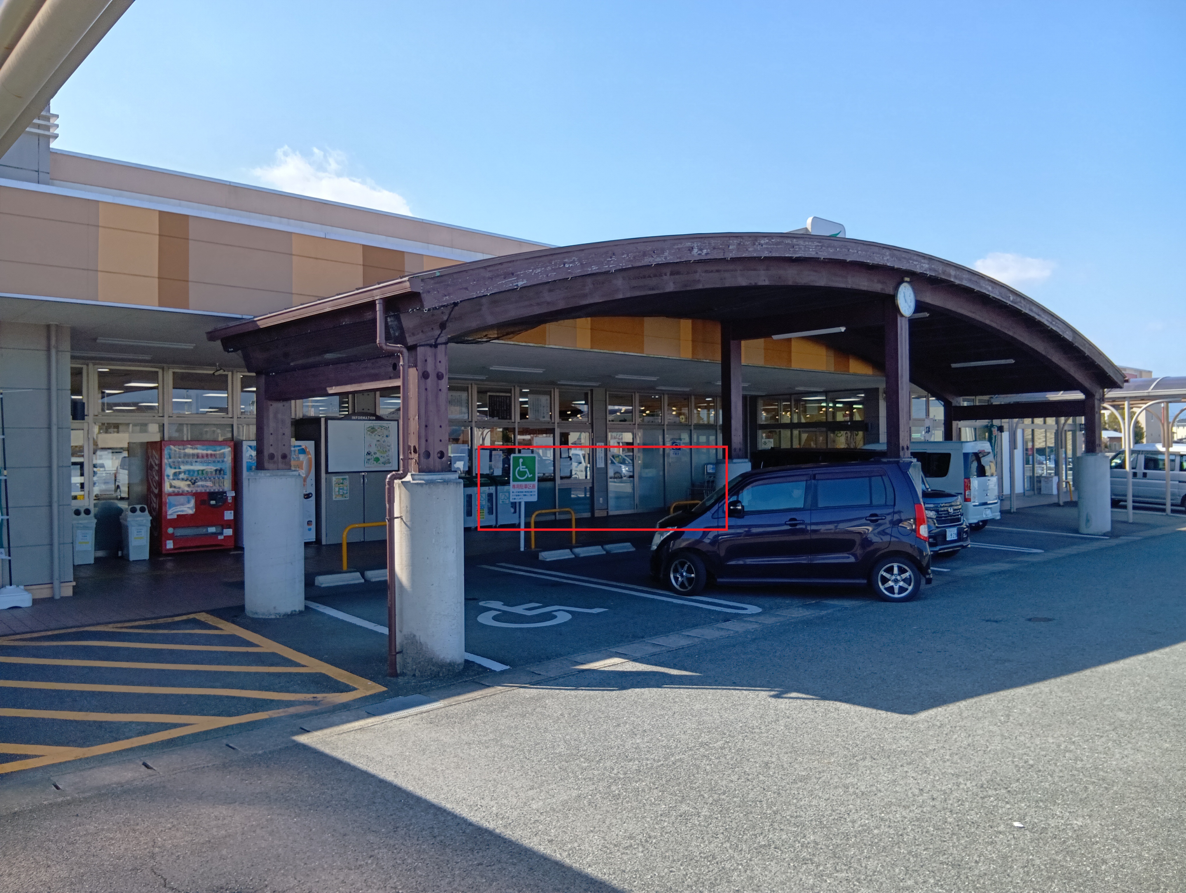 【Aコープくしだ店】食物販や販促イベントに最適な入口横軒下スペース