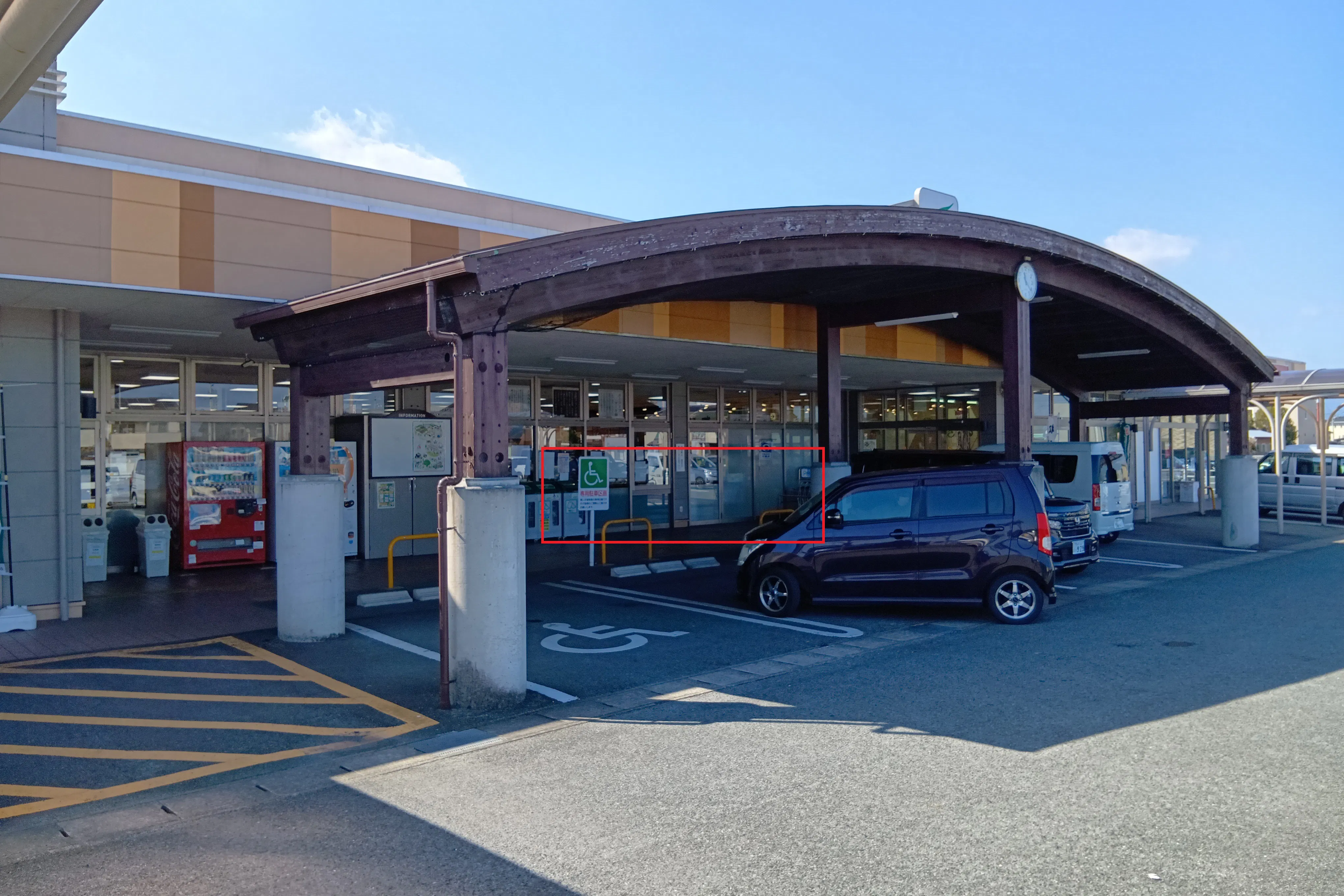 【Aコープくしだ店】食物販や販促イベントに最適な入口横軒下スペース