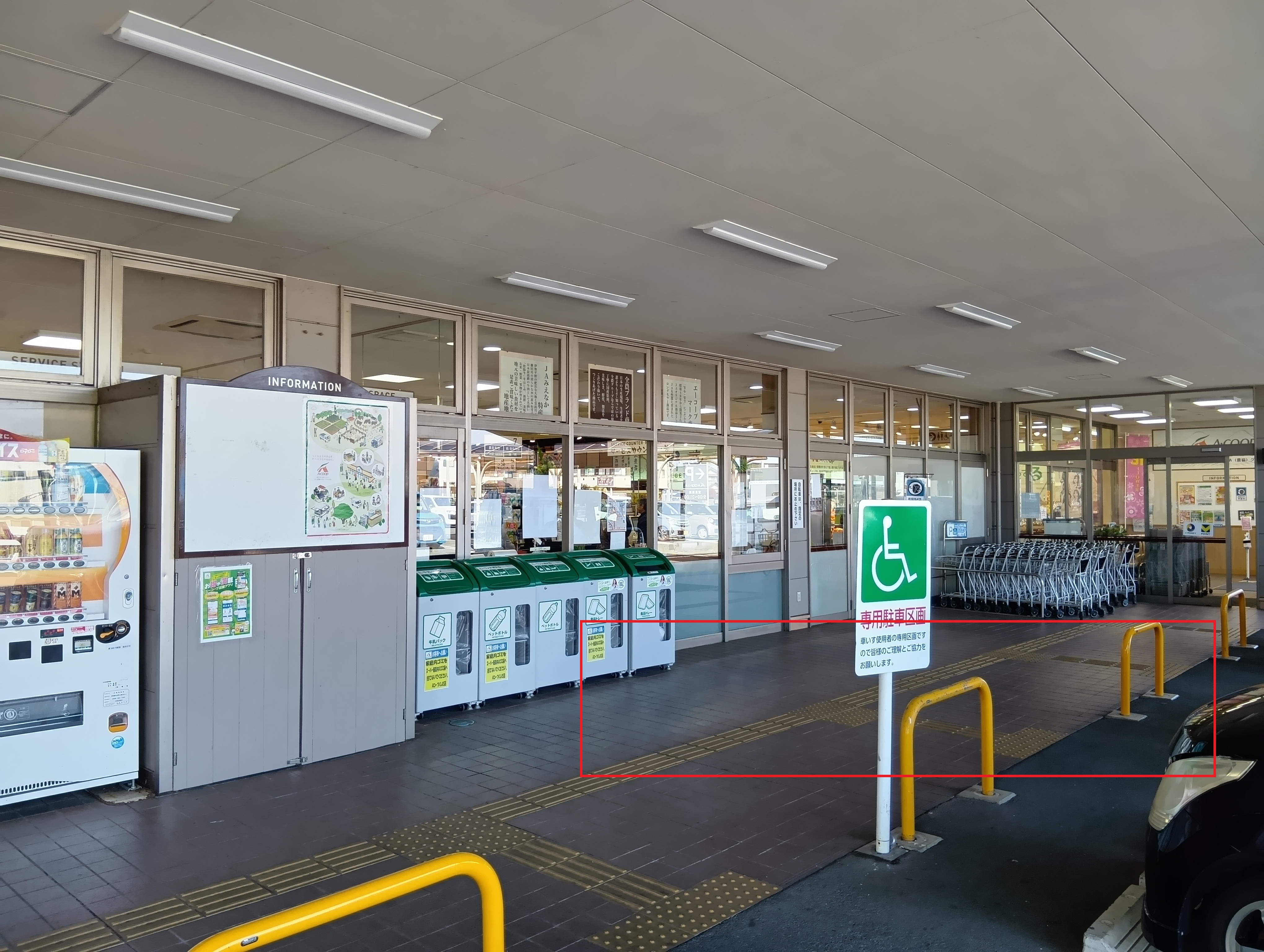 【Aコープくしだ店】食物販や販促イベントに最適な入口横軒下スペース