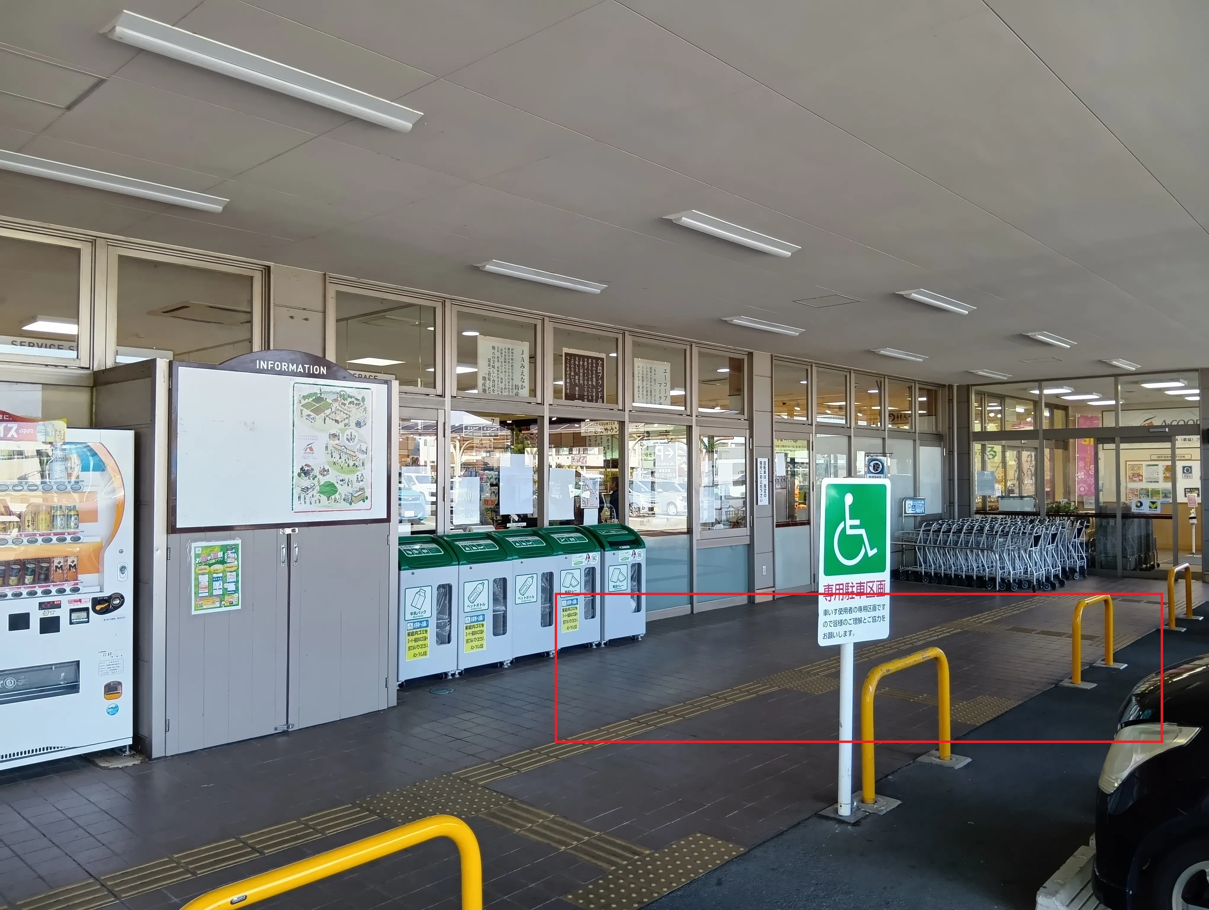 【Aコープくしだ店】食物販や販促イベントに最適な入口横軒下スペース