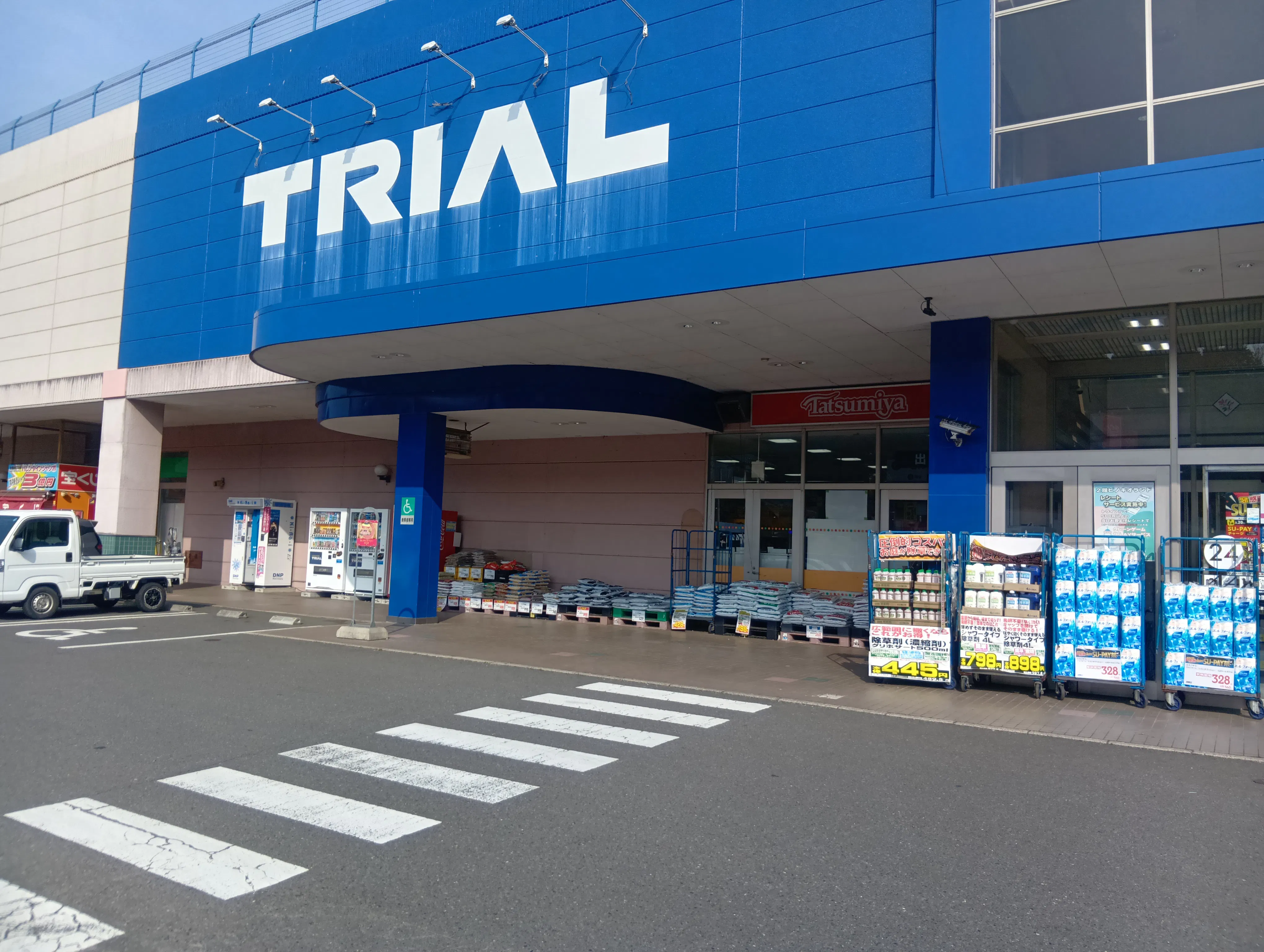 【スーパーセンタートライアル三重店】「販促プロモ活動」に最適な トライアル三重店『ポーチ内 軒下』スペースの画像