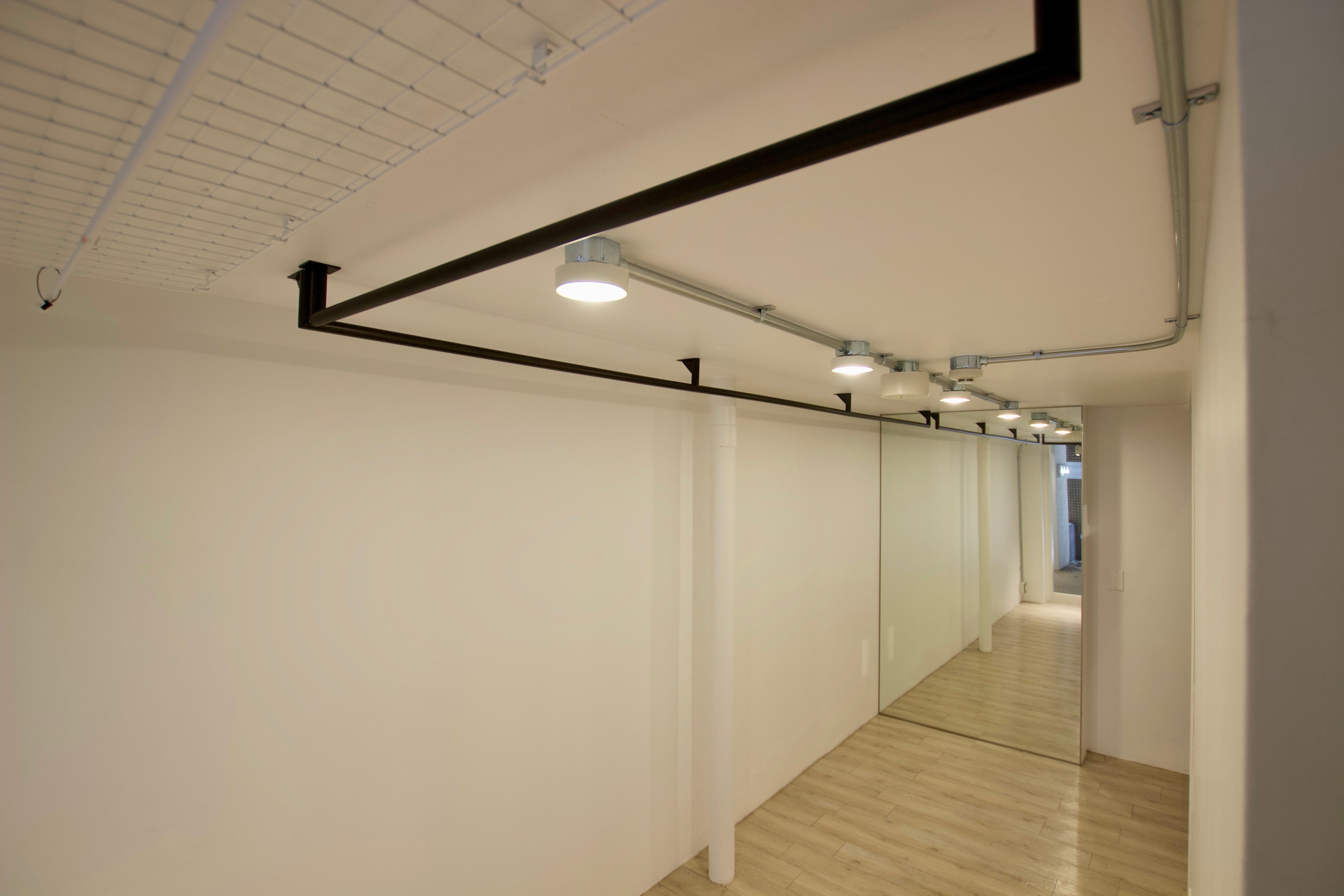 【表参道駅5分】撮影や展示会に適した駐車場付きの路面イベントスペース(1F)