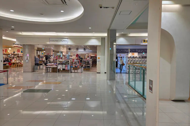 【ゆめタウン広島】3Fメガネのタナカ前(吹き抜け側) 各種プロモーションに最適な商業施設内の屋内催事イベントスペースの画像5