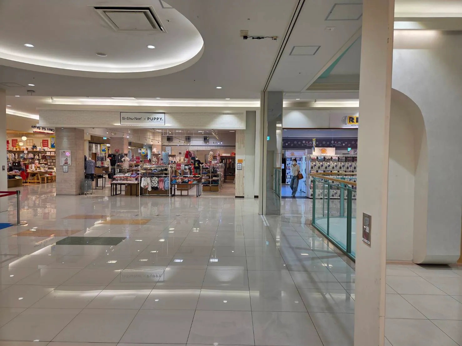 【ゆめタウン広島】3Fメガネのタナカ前(吹き抜け側) 各種プロモーションに最適な商業施設内の屋内催事イベントスペース