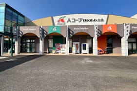 【Aコープハトマート北条店】食物販や販促イベントに最適なメイン入口横の屋外軒下スペース