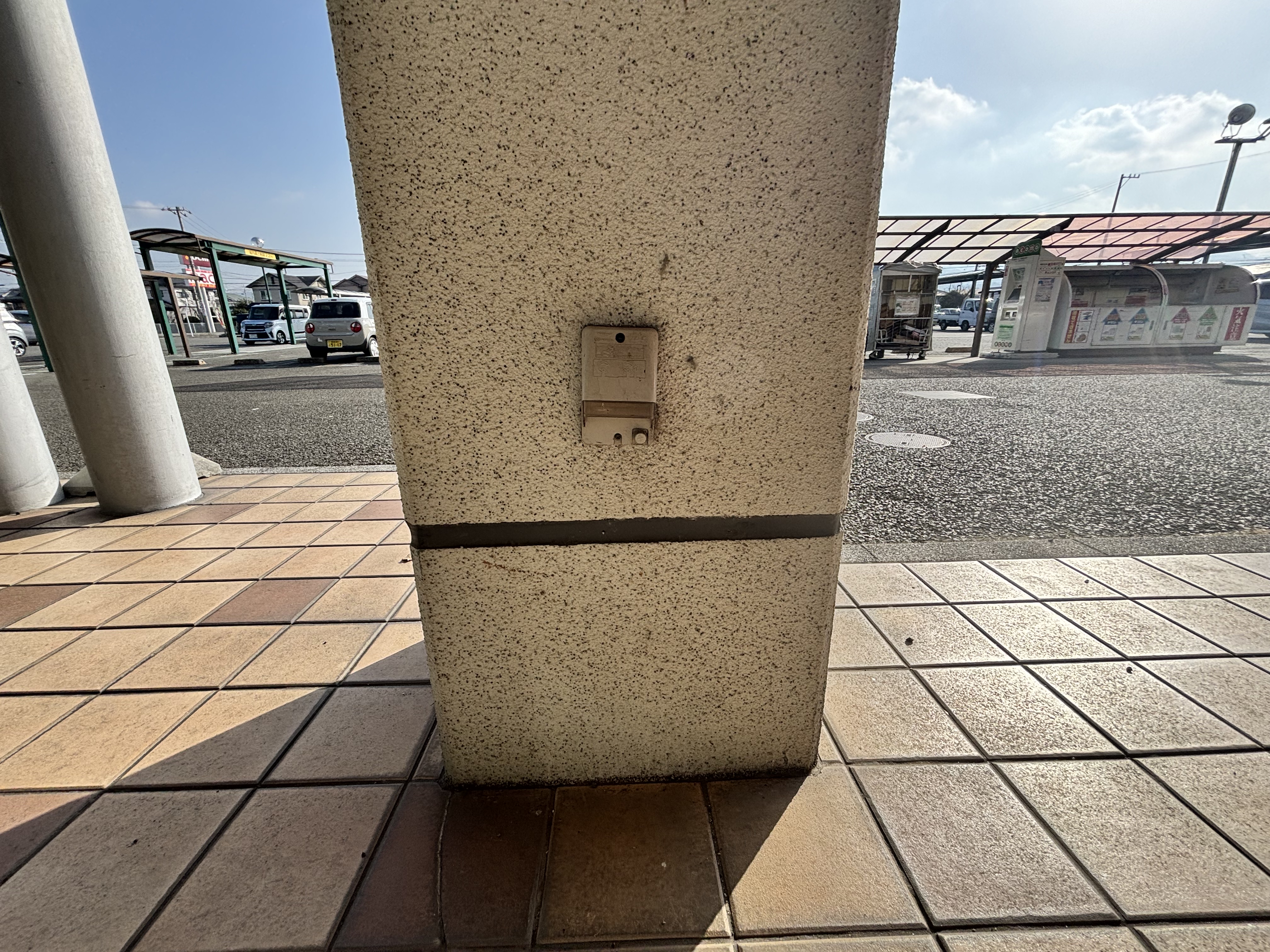 【Aコープハトマート北条店】食物販や販促イベントに最適なメイン入口横の屋外軒下スペース