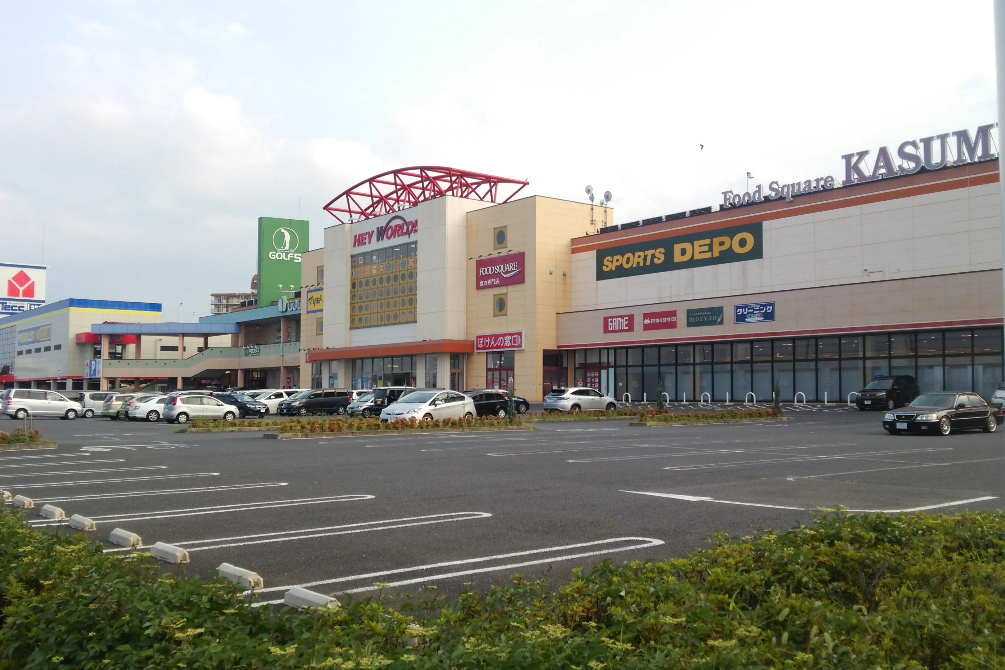 【ヘイワールド!!/メイン通路B】物販や食物販、プロモーションイベントに最適な地域密着型商業施設の通行量が多いメイン動線沿いのイベントスペース