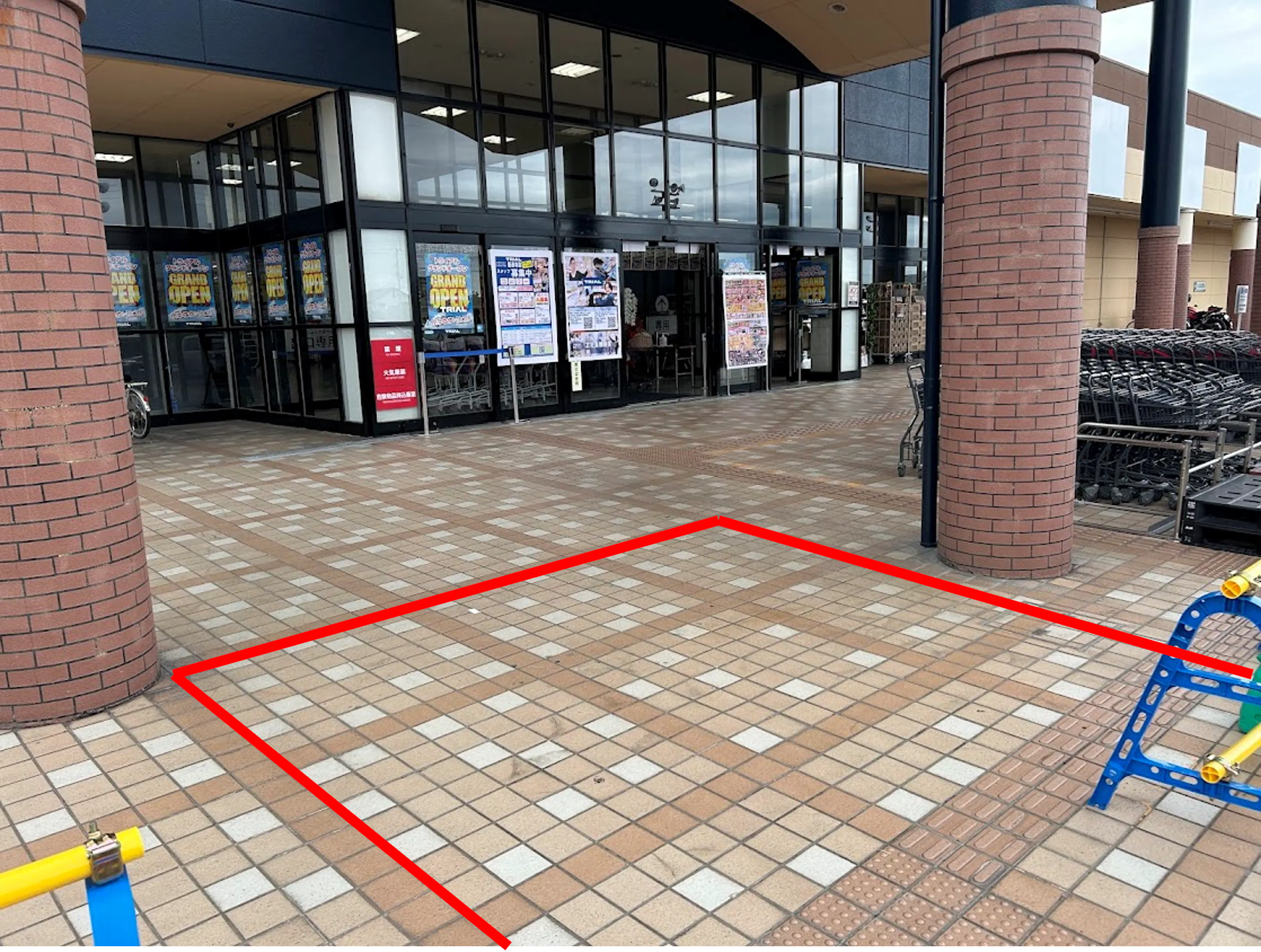 【メガセンタートライアル善通寺店】キッチンカー(調理営業)出店限定/屋外スペース(電源あり)