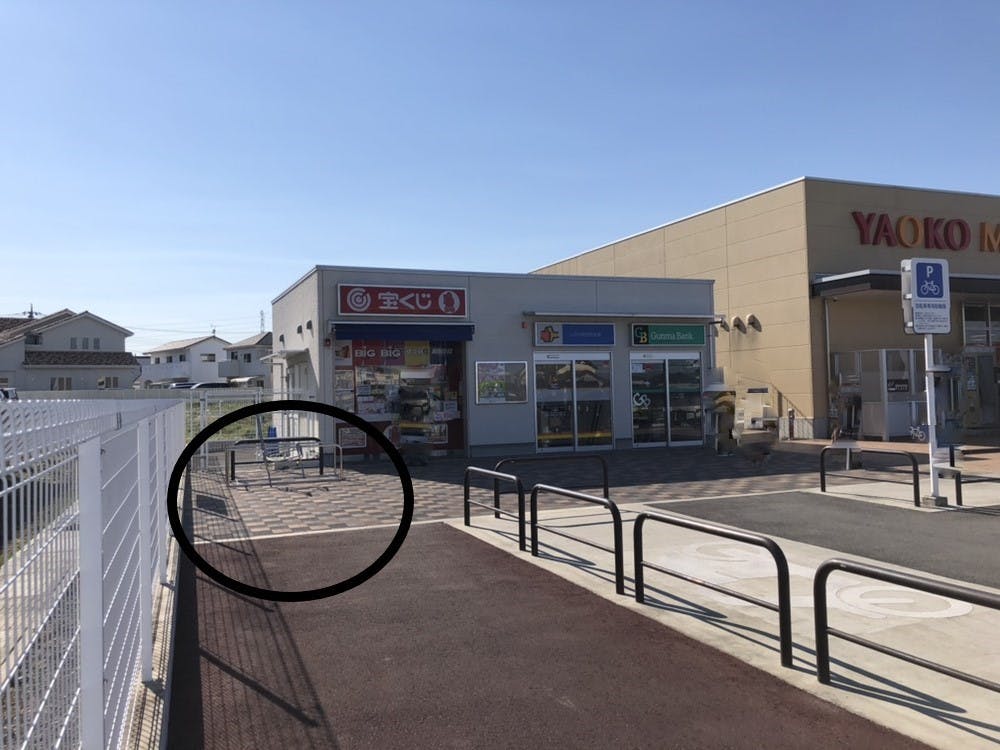 【フレスポ藤岡】物販などの出店で利用可能な宝くじ売り場横の屋外スペースの画像