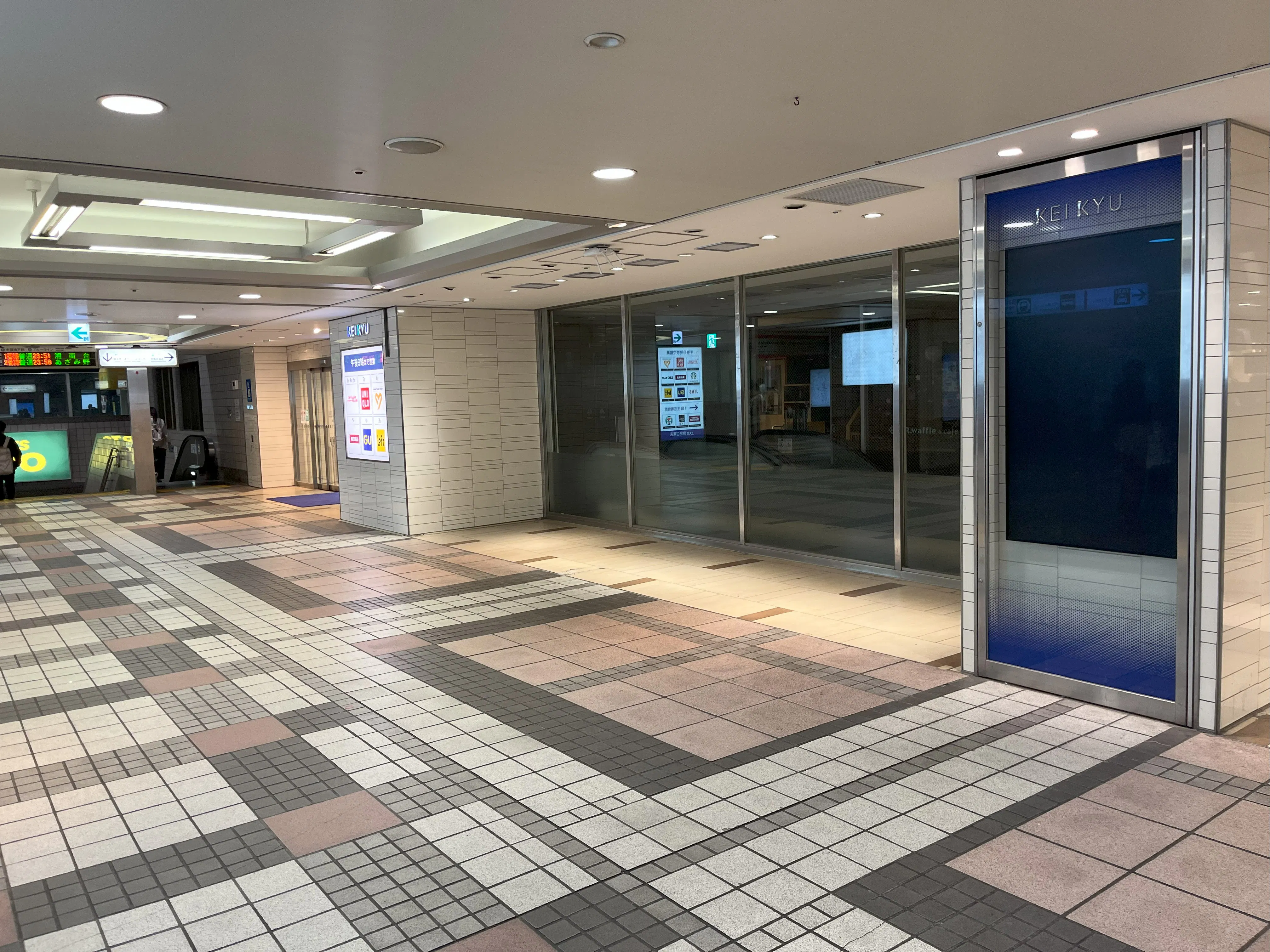 【京急百貨店】上大岡駅1階コンコース(京急線改札口前)※~18時30分