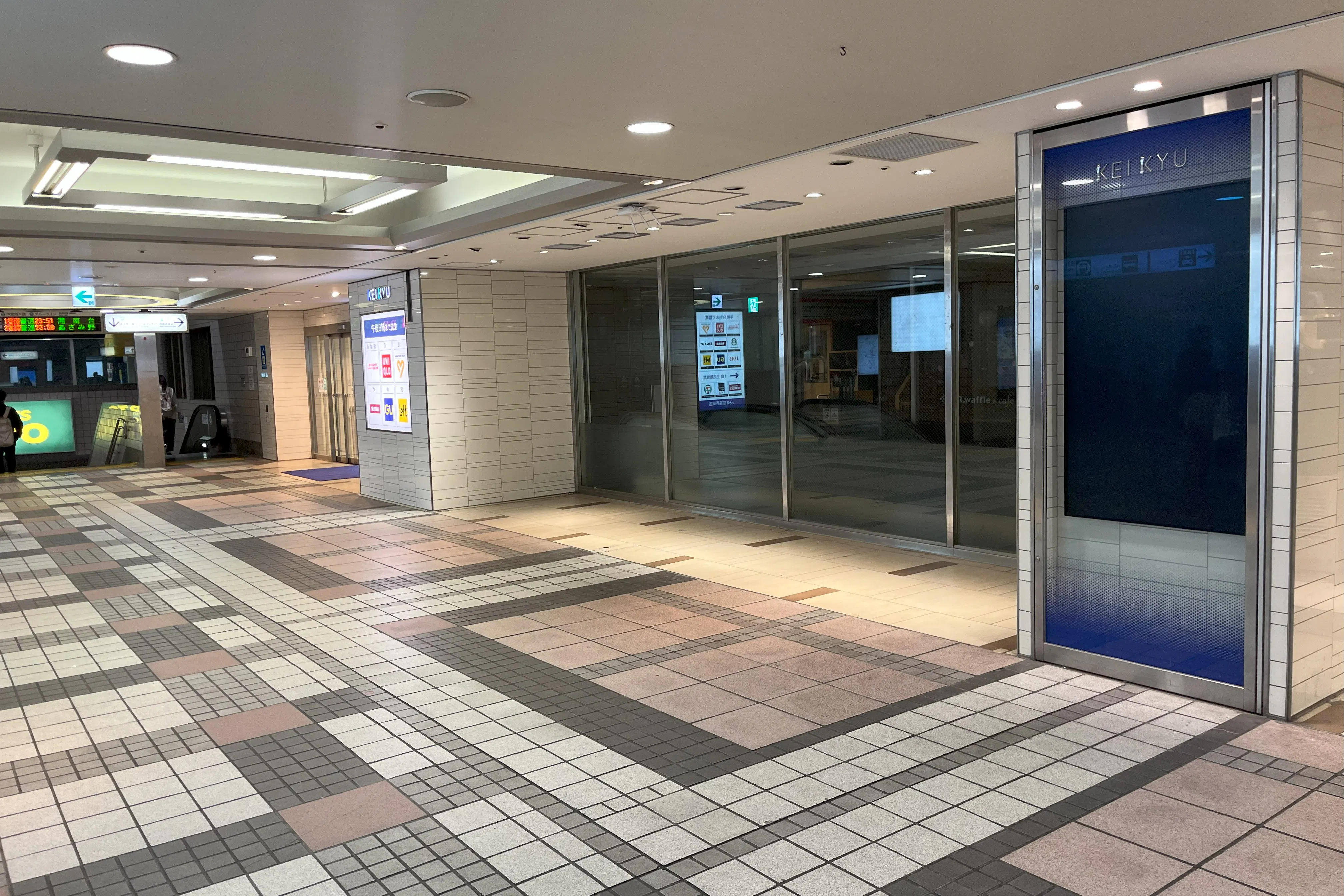 【京急百貨店】上大岡駅1階コンコース(京急線改札口前)※~18時30分