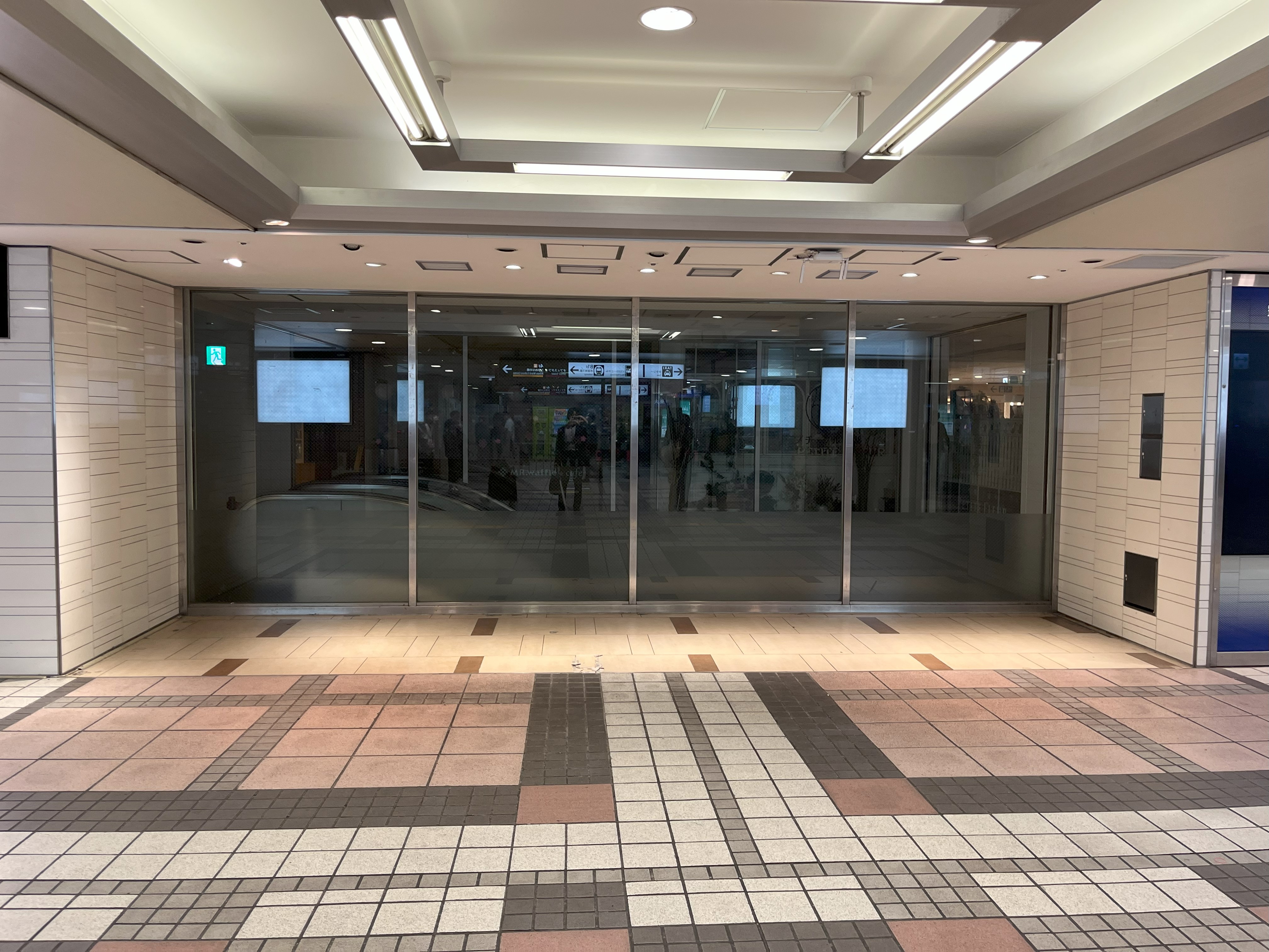 【京急百貨店】上大岡駅１階コンコース（京急線改札口前）※～18時30分