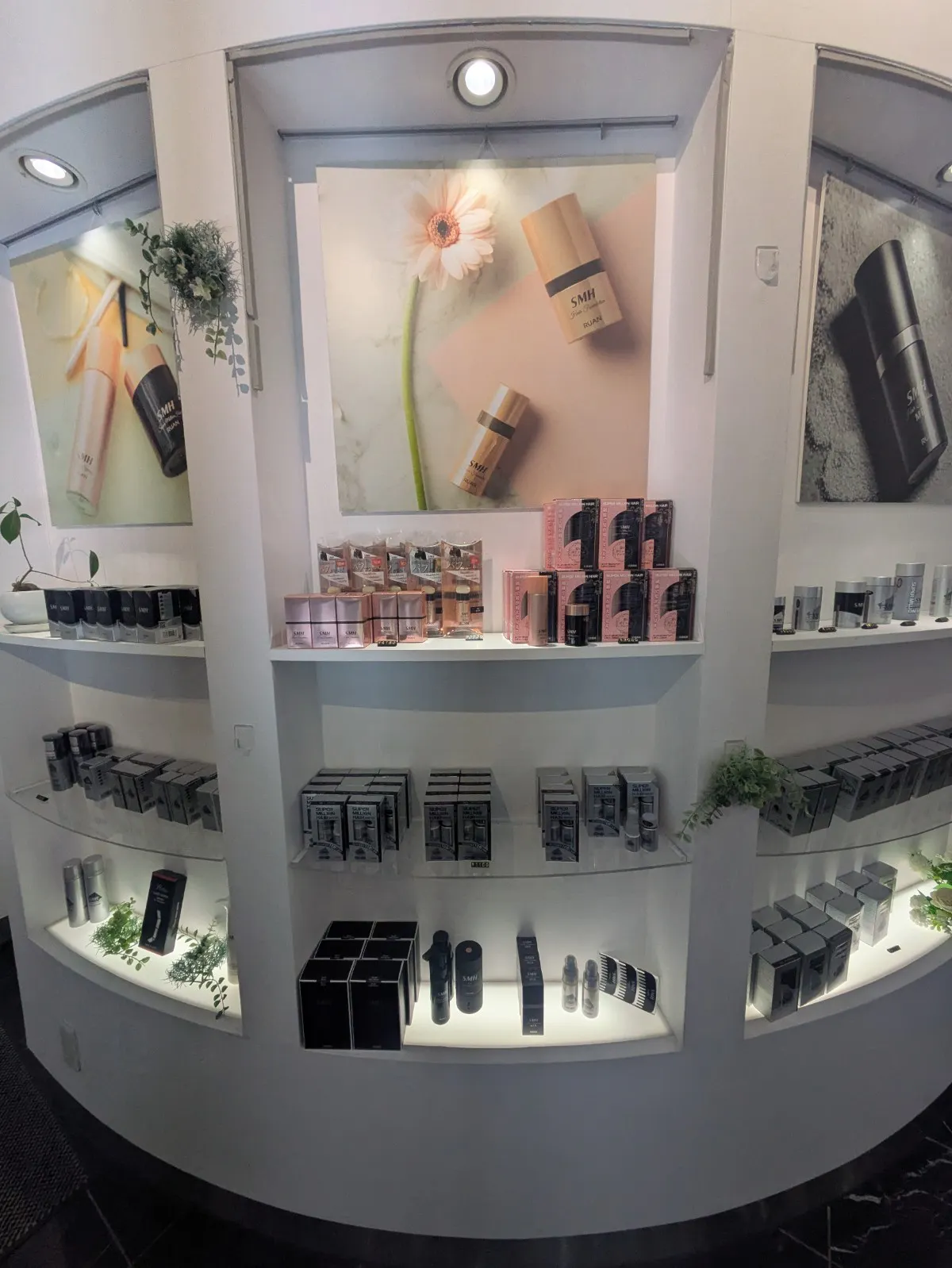 【銀座駅8分｜新橋駅5分】路面ショールーム内の棚貸し販売スペース｜美容・コスメ向け