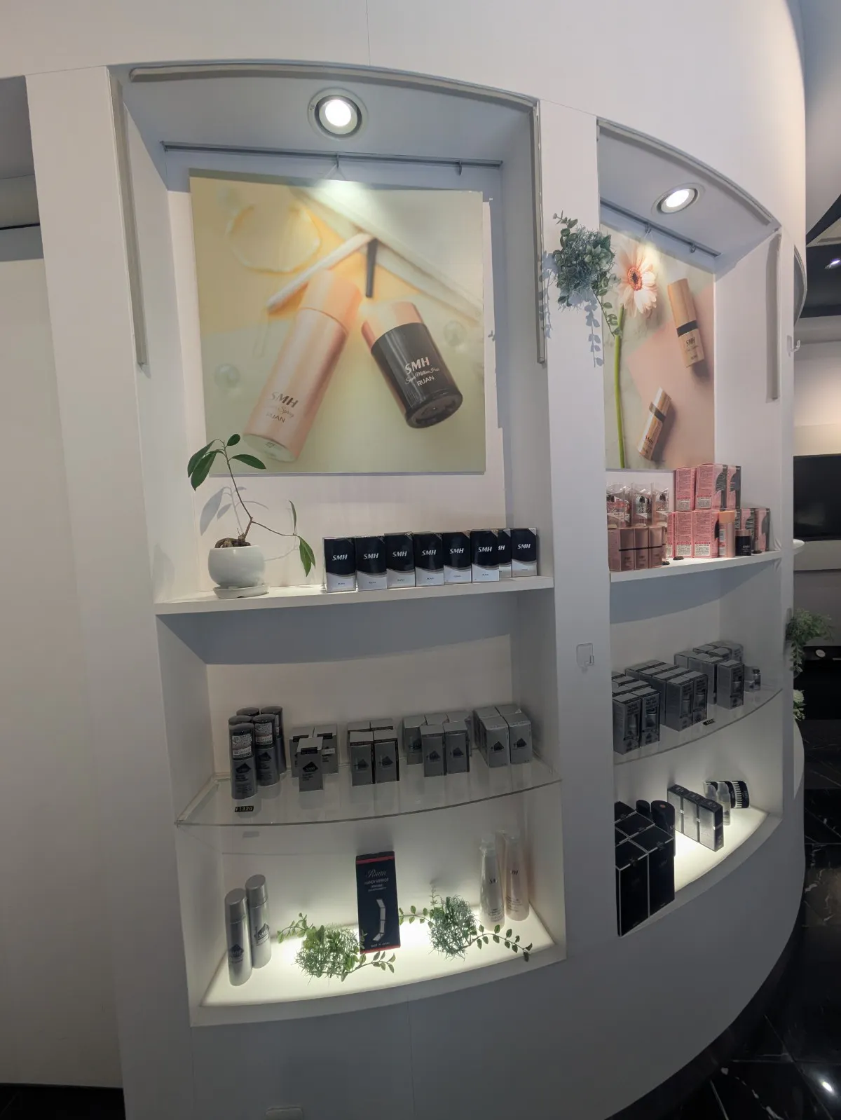 【銀座駅8分｜新橋駅5分】路面ショールーム内の棚貸し販売スペース｜美容・コスメ向け