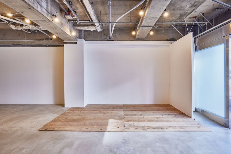 無料の床木材で異なるシーンも撮影できます。