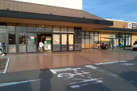 【天満屋ハピーズ倉敷中島店】正面入口 各種プロモーション、会員獲得イベントに最適な屋外催事イベントスペース