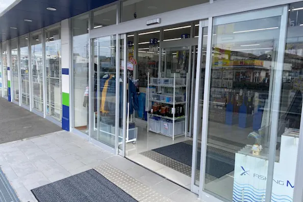 【フィッシングマックス武庫川店】キッチンカーやプロモーションに最適な風除室内のレンタルスペース