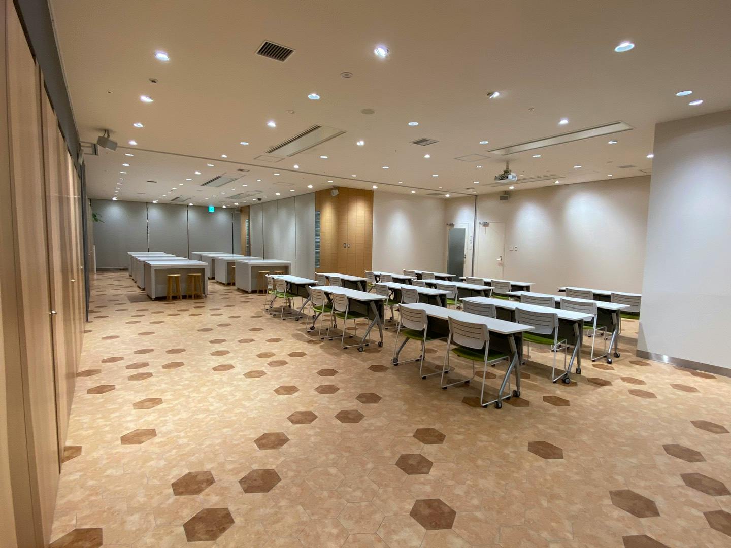 【グランフロント大阪】セミナーやワークショップ・プロモーション等の様々な用途に利用可能な商業施設内イベントスペース(全面利用)