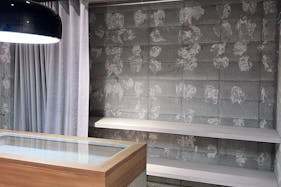 【赤坂駅徒歩8分/薬院大通り駅6分】展示会やポップアップに適したスペシャルな路面スペース ハンガーやトルソー、什器も全て揃っているので準備の負担も最小限!