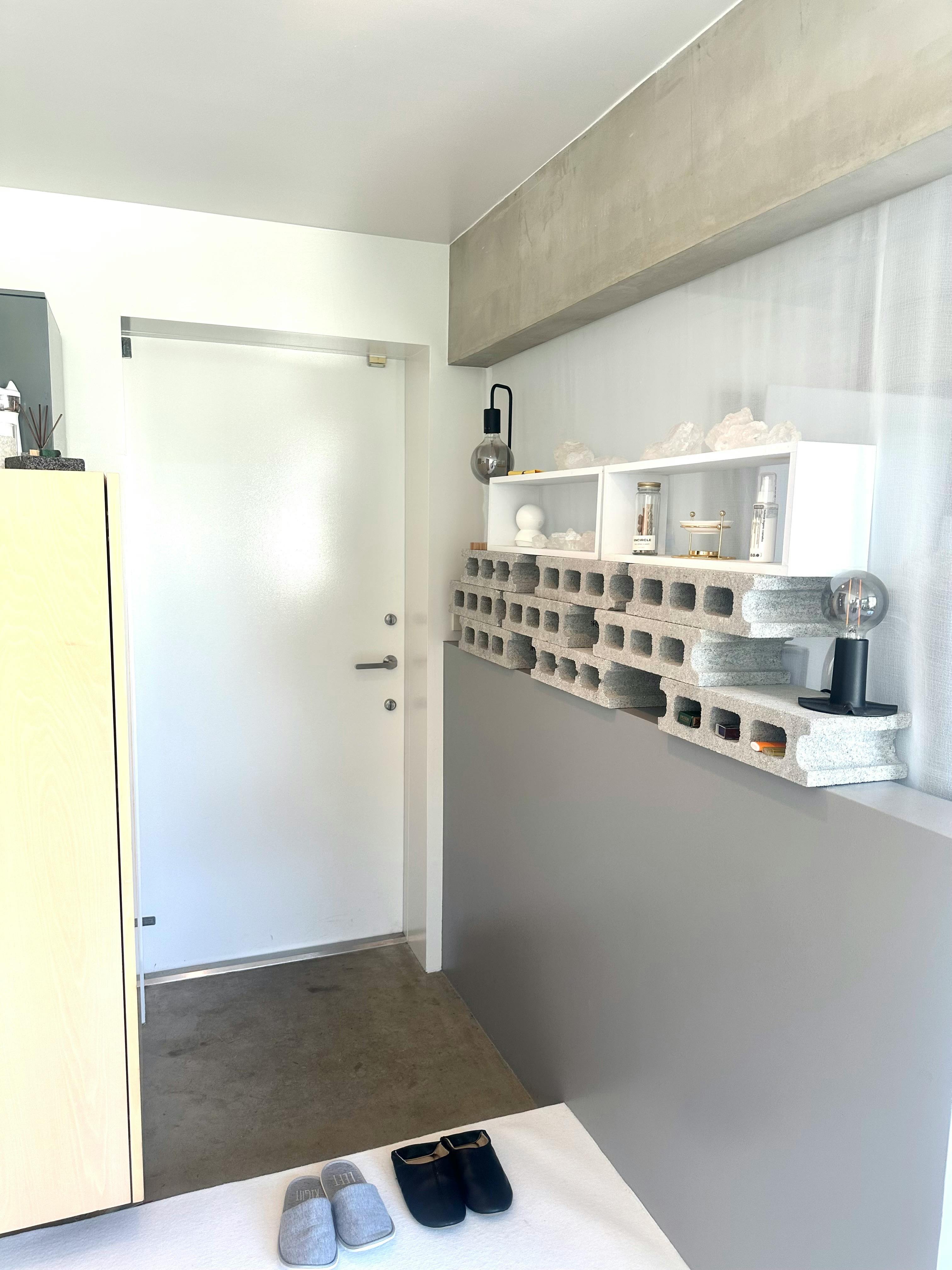 〖表参道駅9分〗キャットストリート徒歩1分|全面ガラス×自然光35㎡|アパレル展示会/コスメPR/サロン施術ラス張り打ちっぱなしスペース