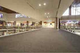 【イオンモール沖縄ライカム】4F 大型ビジョン前ブリッジ