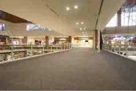 【イオンモール沖縄ライカム】4F 大型ビジョン前ブリッジ