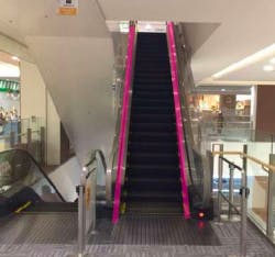 【イオンモールKYOTO】モール内広告 エスカレーターの画像