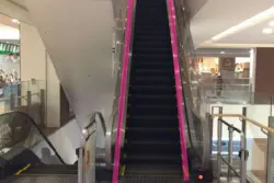 【イオンモールKYOTO】モール内広告 エスカレーター