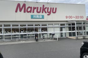 【マルキュウ川西店】プロモーションイベントに最適なスーパーの屋外(駐輪場)イベントスペース