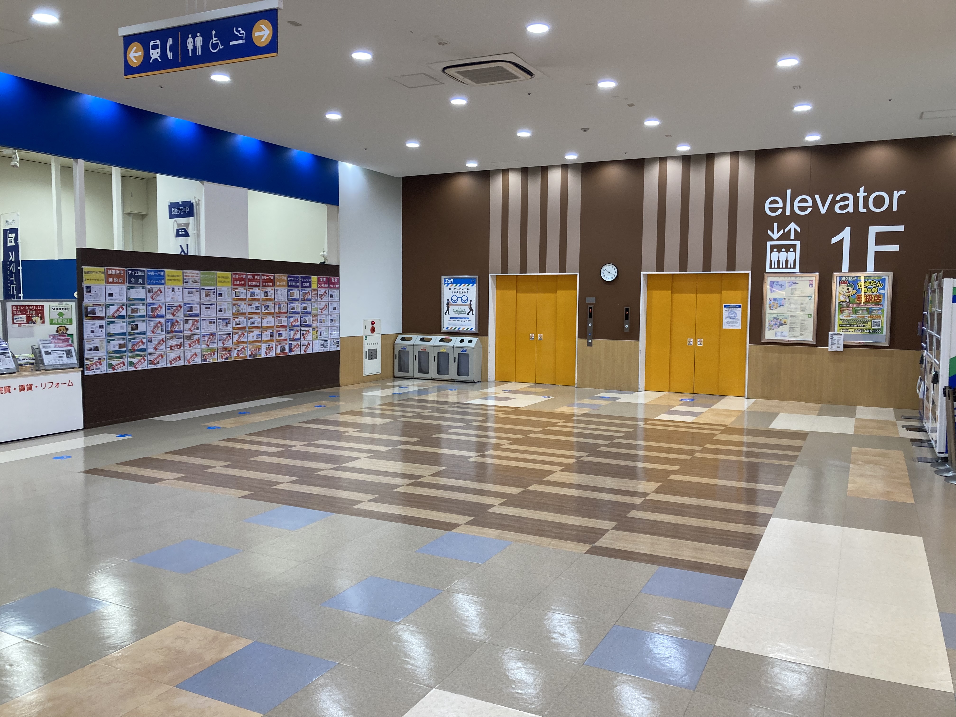 【アクロスモール新鎌ケ谷】物産展等の物販やアパレルの展示販売、プロモーションに最適な1F中央エスカレーター前のイベントスペース