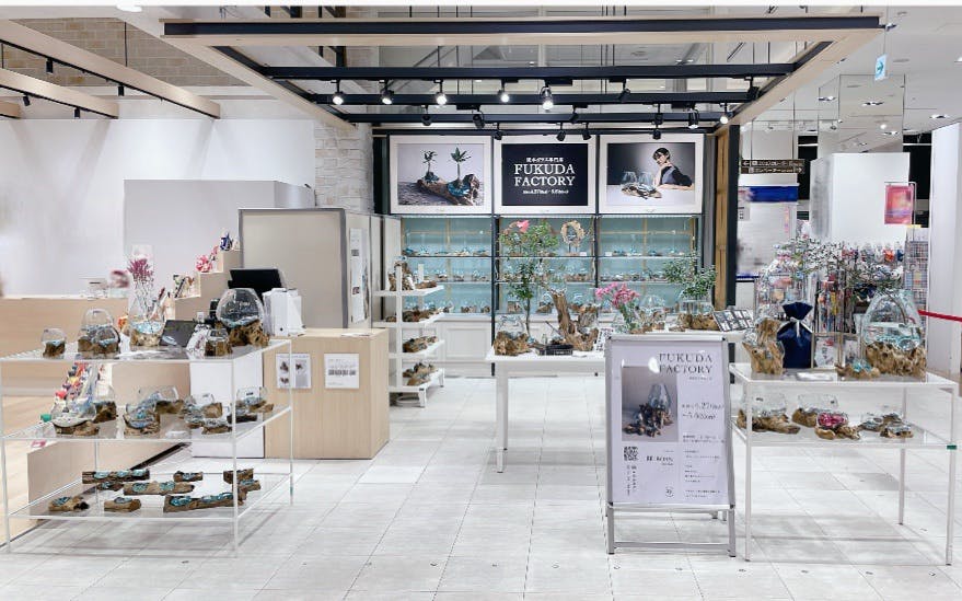 【新宿マルイアネックス】1階 カレンダリウムF01【食物販・物販】入口すぐの好立地、ガラス棚や備え什器ありの画像