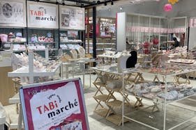 【新宿マルイアネックス】1階 カレンダリウムF01【食物販・物販】入口すぐの好立地、ガラス棚や備え什器あり