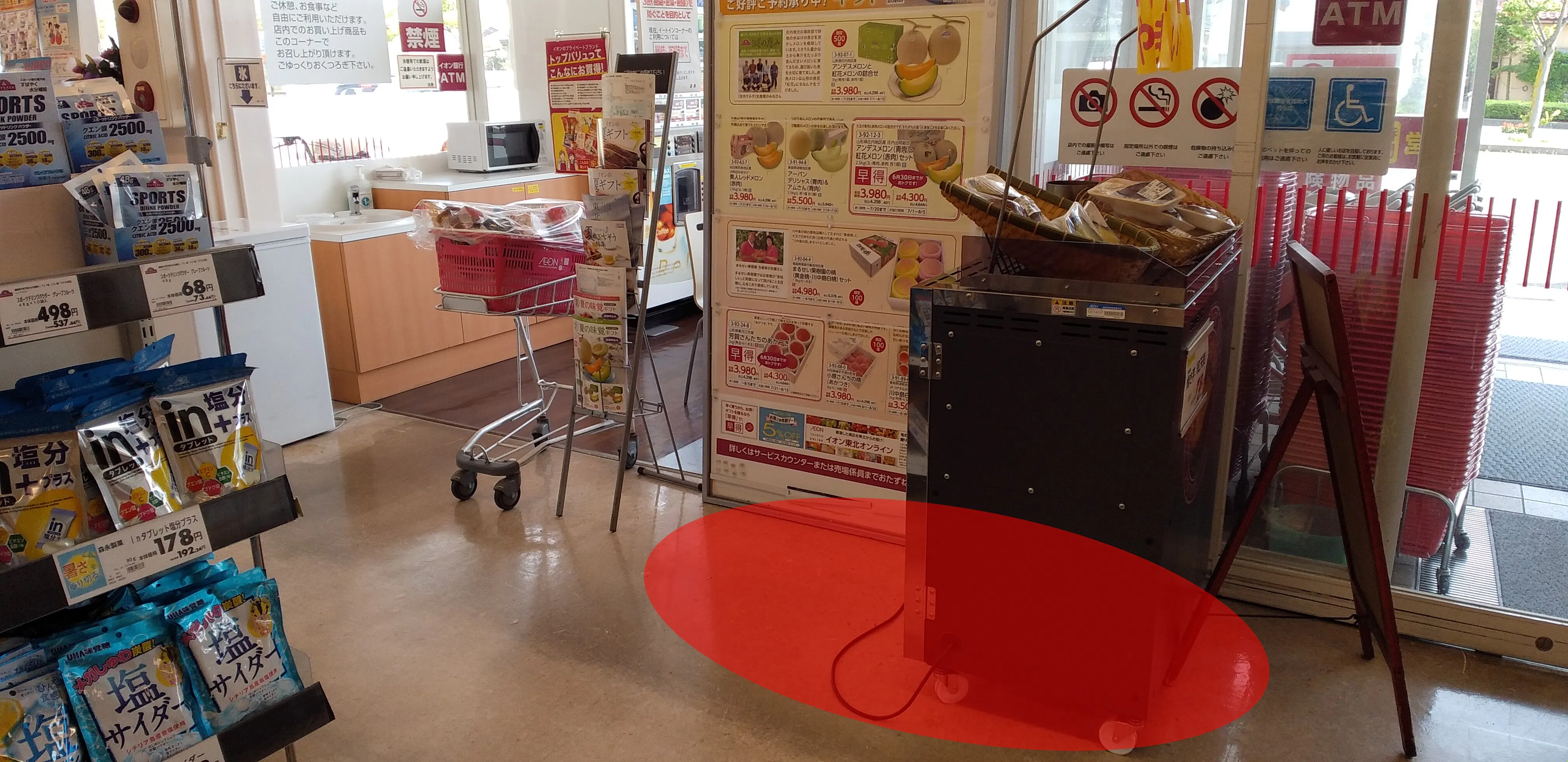 【マックスバリュ東泉店】各種プロモーションイベントに最適な店舗入口横のイベントスペース