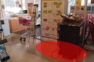 【マックスバリュ東泉店】各種プロモーションイベントに最適な店舗入口横のイベントスペース スペースの紹介文