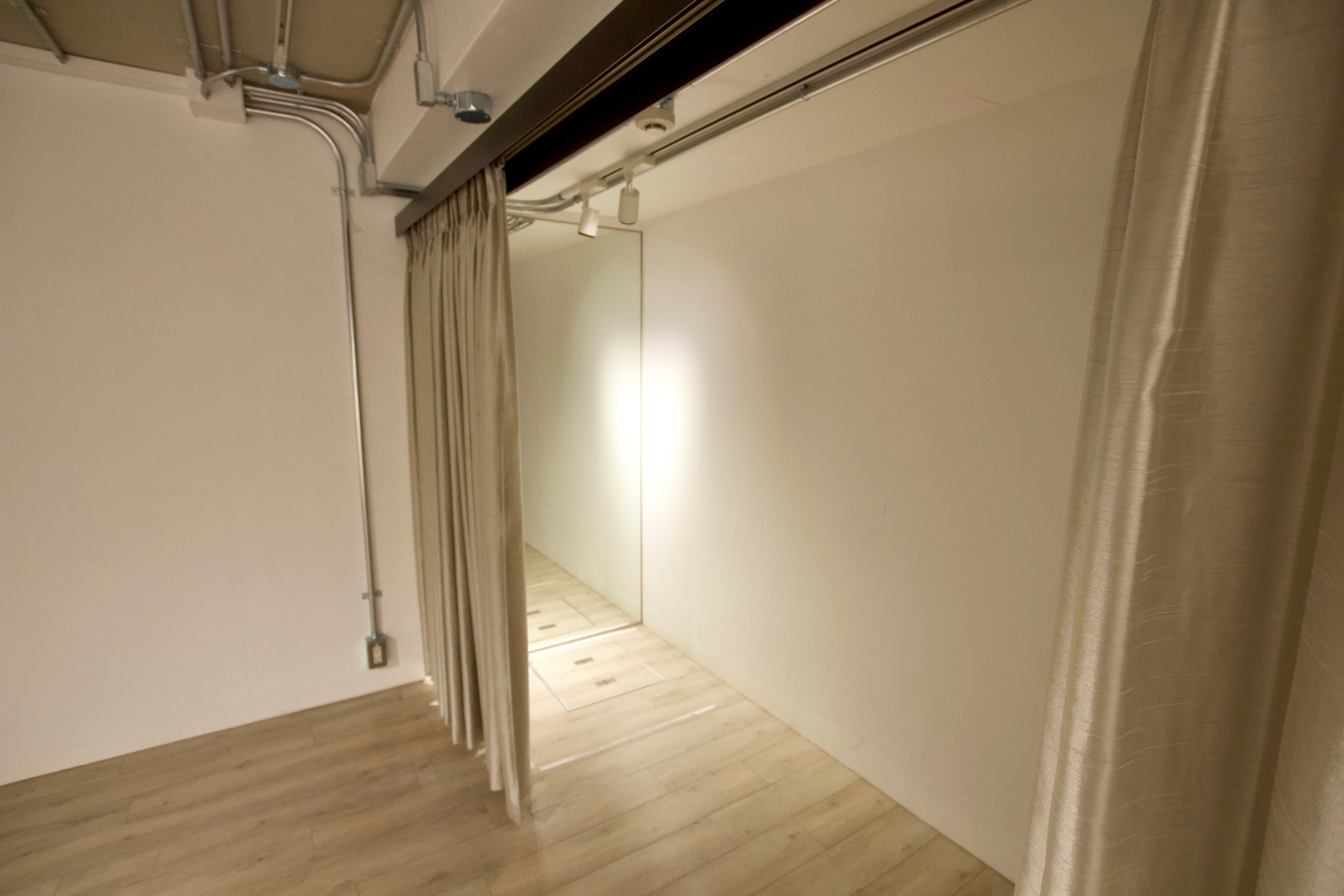 【表参道駅5分】撮影や展示会に適した駐車場付きの路面イベントスペース(1F)