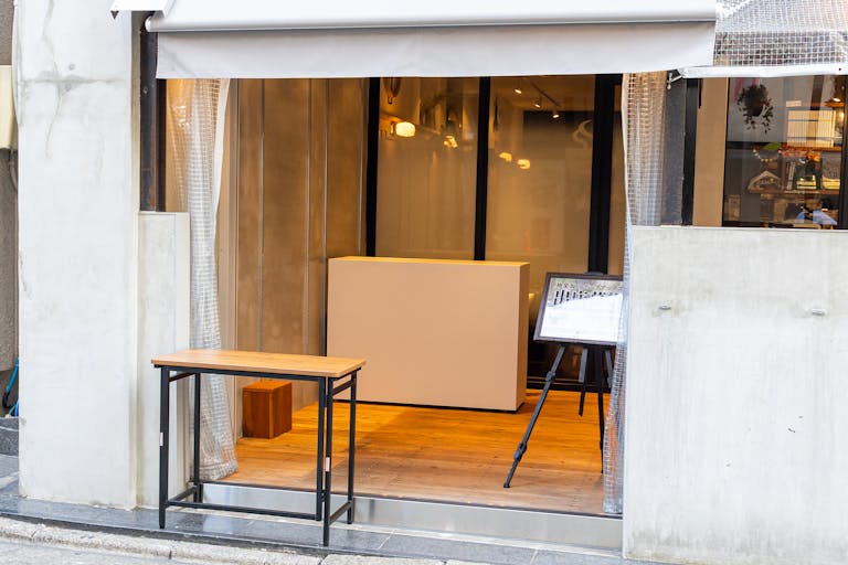 テーブル、イーゼル