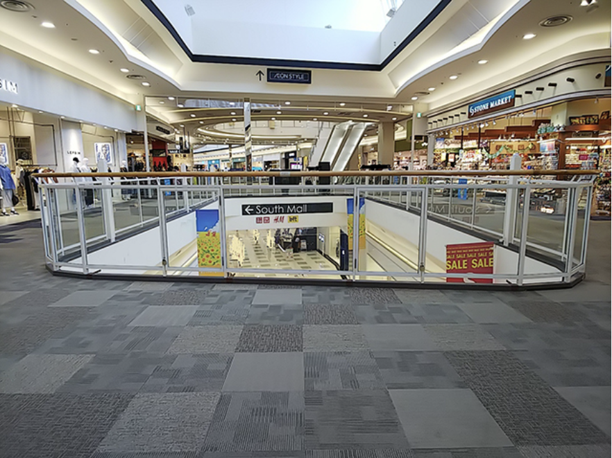 【イオンモール宮崎】東Bブリッジ（TOKYOシャツ前西側）