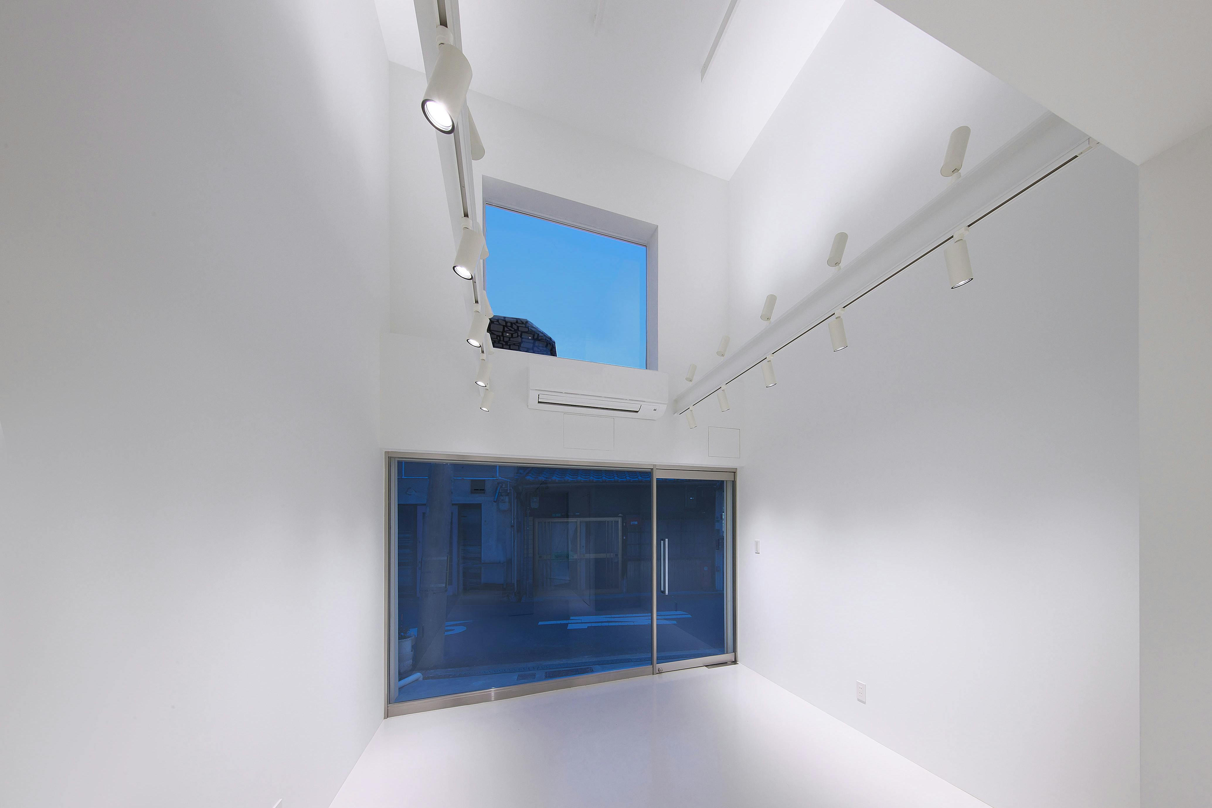 【今里駅5分】ポップアップストアや展示会場に適した天井が高く開放感のある真っ白な秘密基地イベントスペース