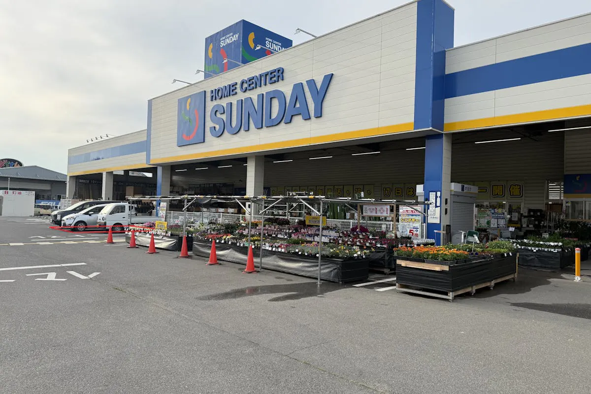 【サンデー須賀川店】屋外駐車場 キッチンカーの出店に最適なホームセンター内駐車場の屋外イベントスペース