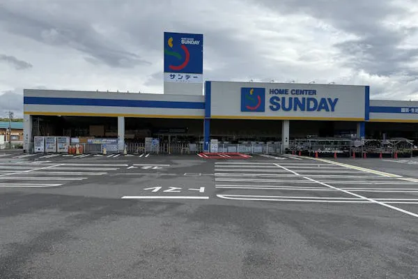 【サンデー須賀川店】屋外駐車場 キッチンカーの出店に最適なホームセンター内駐車場の屋外イベントスペース