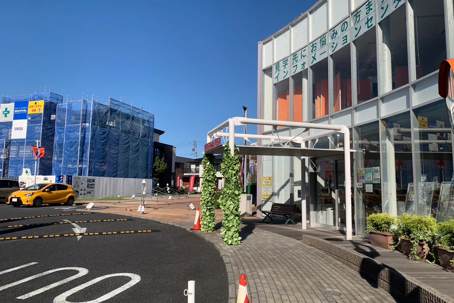 【相模原・古淵ハウジングステージ】キッチンカーやポップアップストア、プロモーションイベントに最適な住宅展示場内中央にある屋外イベントスペース