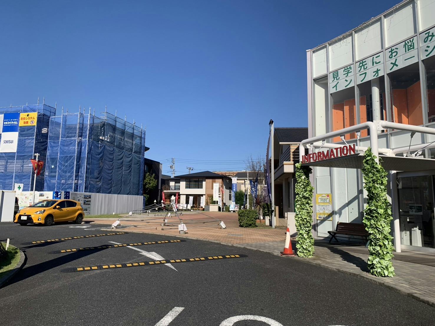 【相模原・古淵ハウジングステージ】キッチンカーやポップアップストア、プロモーションイベントに最適な住宅展示場内中央にある屋外イベントスペース