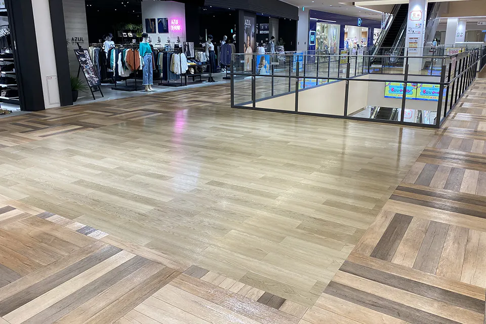 【ららぽーと愛知東郷】2階北東エスカレーター前スペース