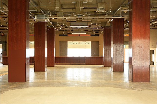 車の展示などにも利用可能な広大な空間です。