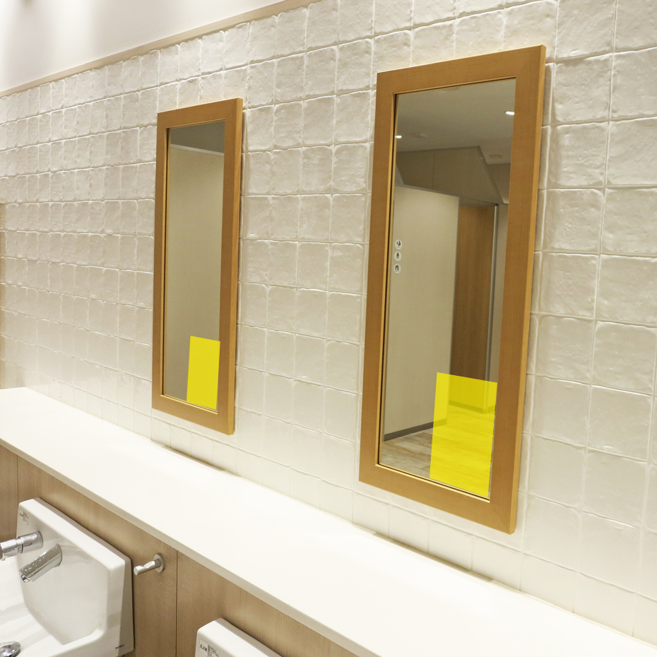 【イオンモール木更津】ﾓｰﾙﾒﾃﾞｨｱ広告　化粧室の鏡シール貼り