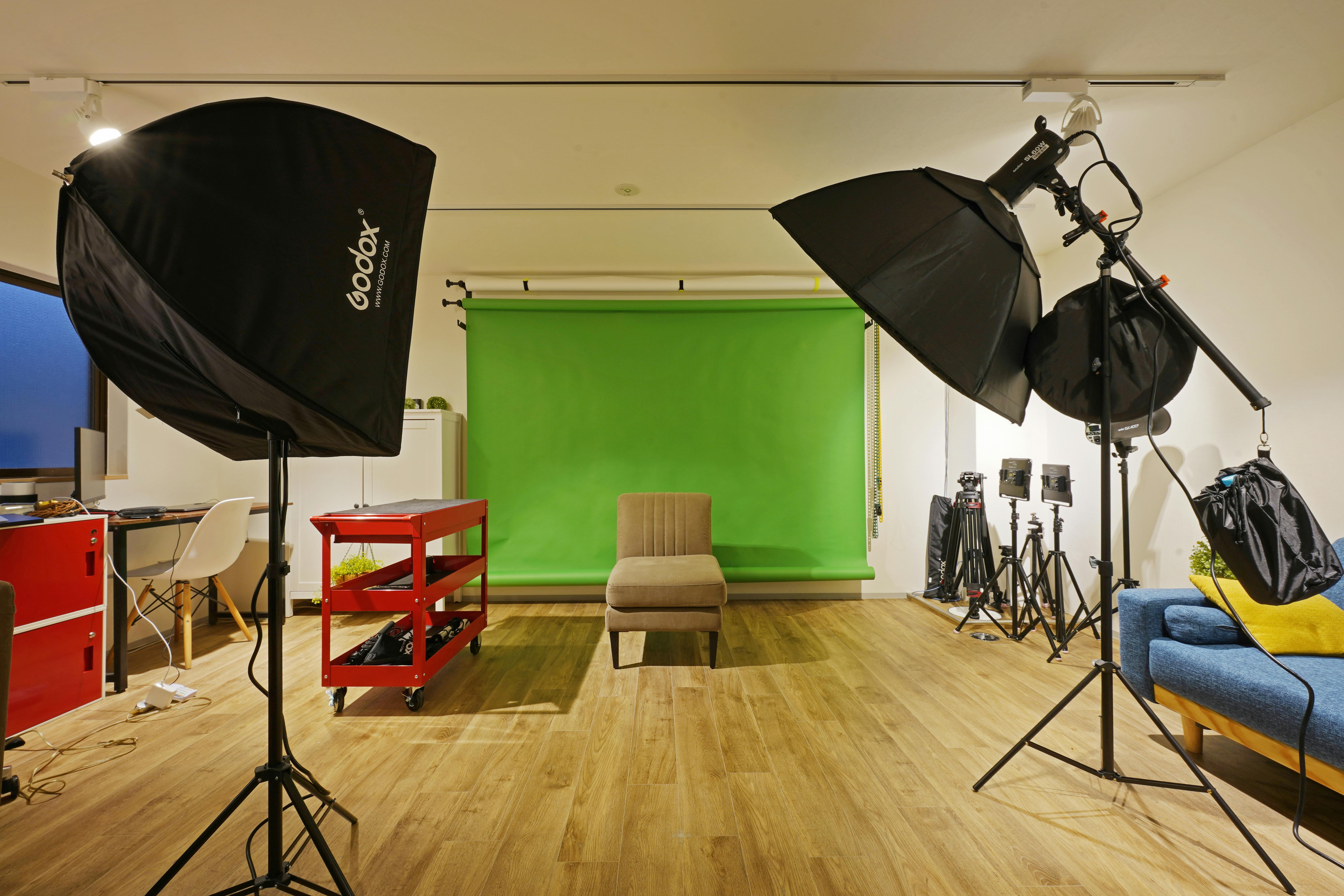 【阪急梅田駅2分/スタジオ】商品のイメージカット撮影や撮影会などの人物撮影に最適な機材の充実したフォトスタジオ