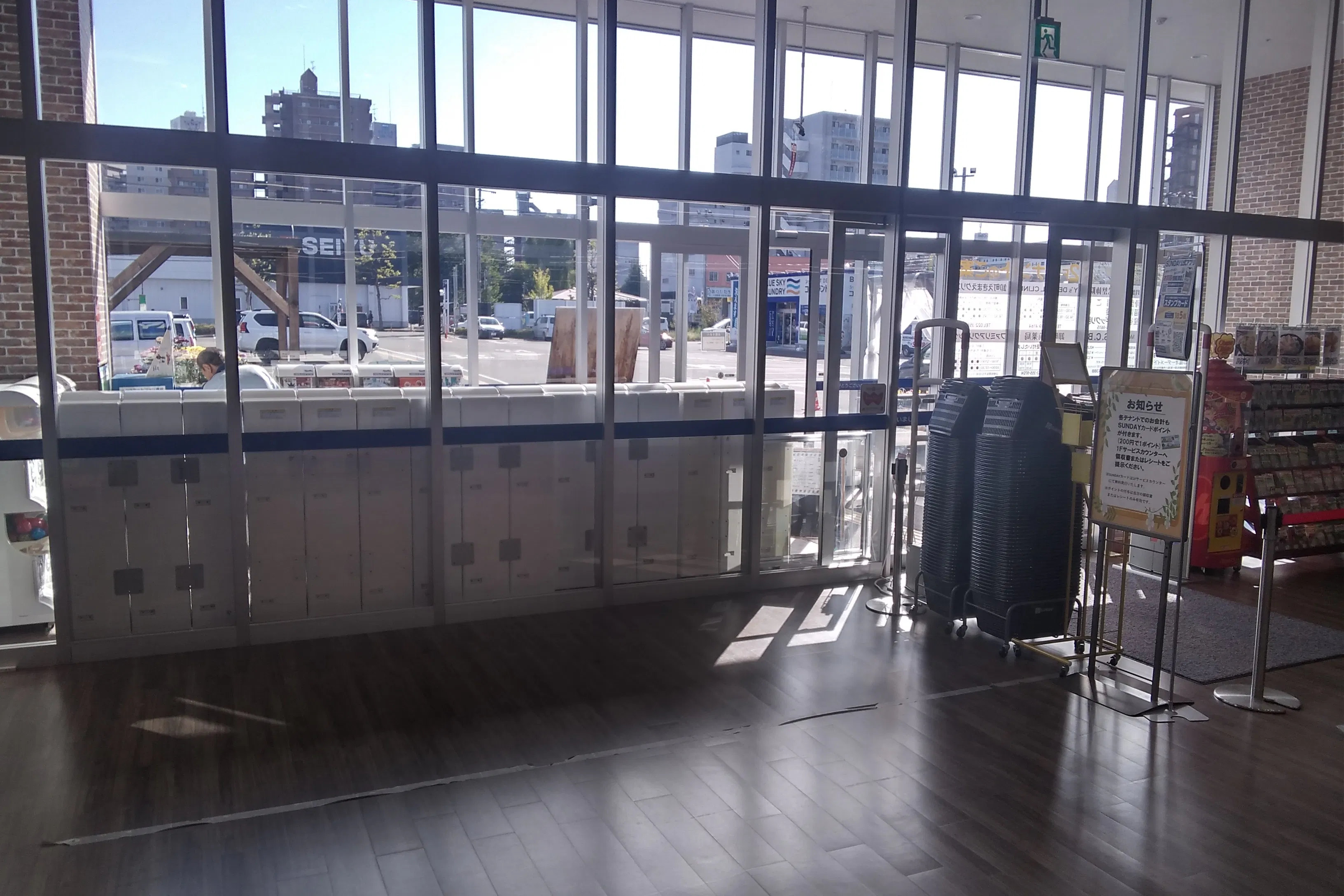【サンデー仙台卸町店】店内エントランス 食物販やプロモーション等の出店に最適なホームセンター店内のイベントスペース