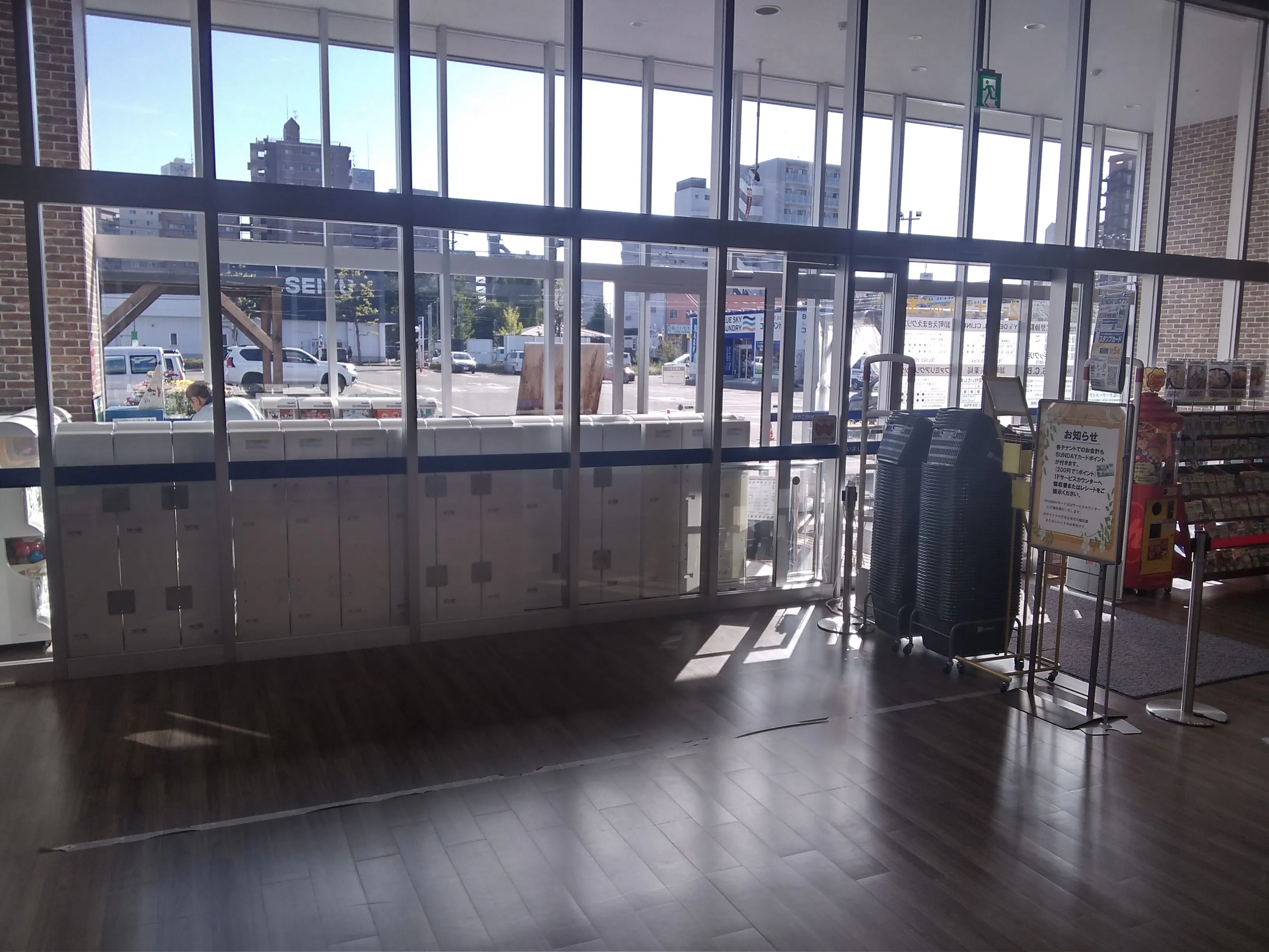 【サンデー仙台卸町店】店内エントランス 食物販やプロモーション等の出店に最適なホームセンター店内のイベントスペース