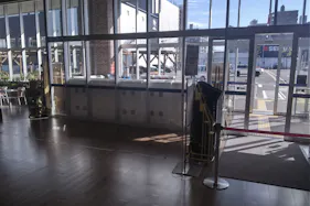 【サンデー仙台卸町店】店内エントランス 食物販やプロモーション等の出店に最適なホームセンター店内のイベントスペース